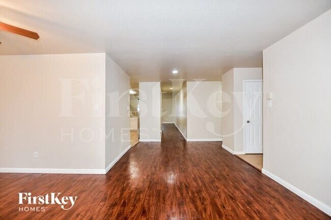 Foto del edificio - 12325 Arbor Lake Rd