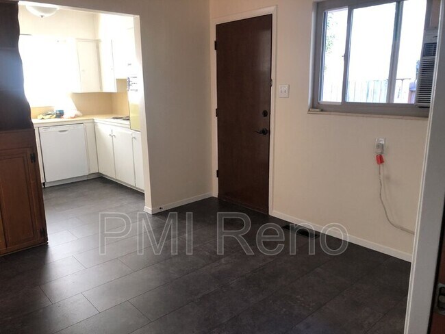 Foto del edificio - 2780 Lakeside Dr