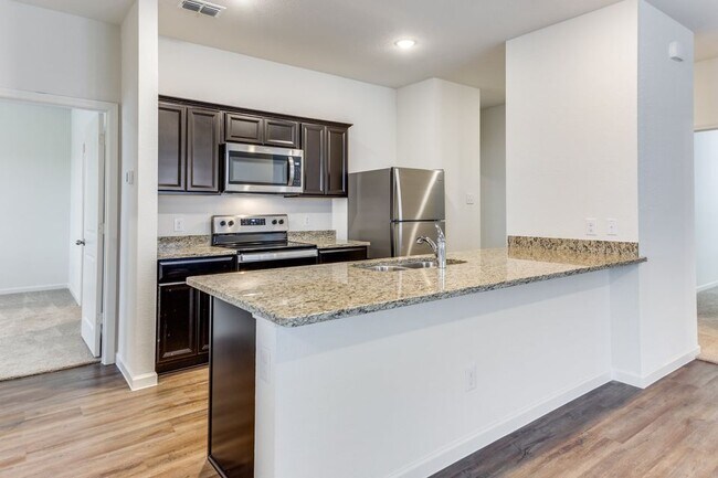 Foto del edificio - 1900 Briar Cv