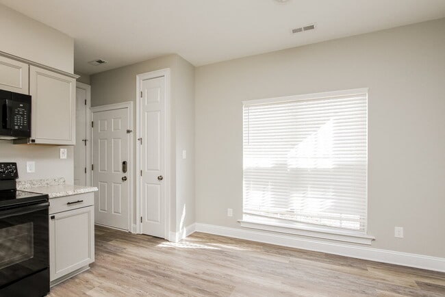 Building Photo - 7728 Royal Park Ln