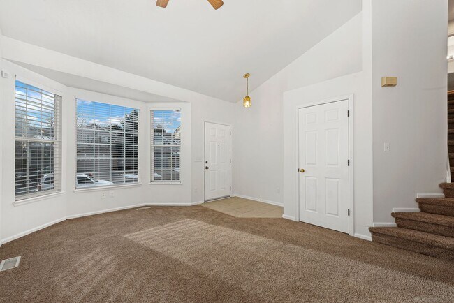 Building Photo - Highlands Ranch Beauty