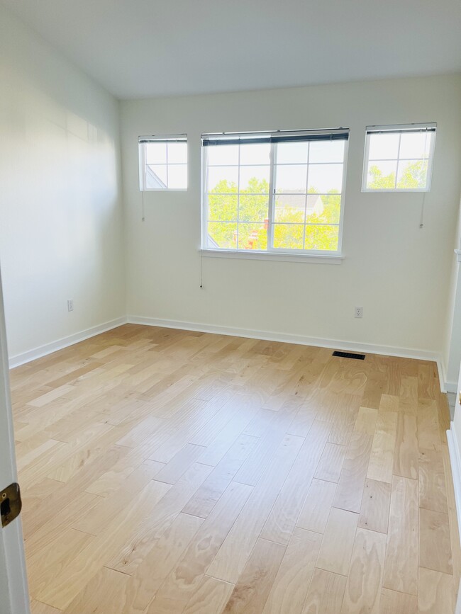 Building Photo - 2418 Concord Cir