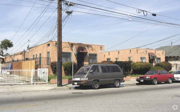 Building Photo - 1505 E 10th St