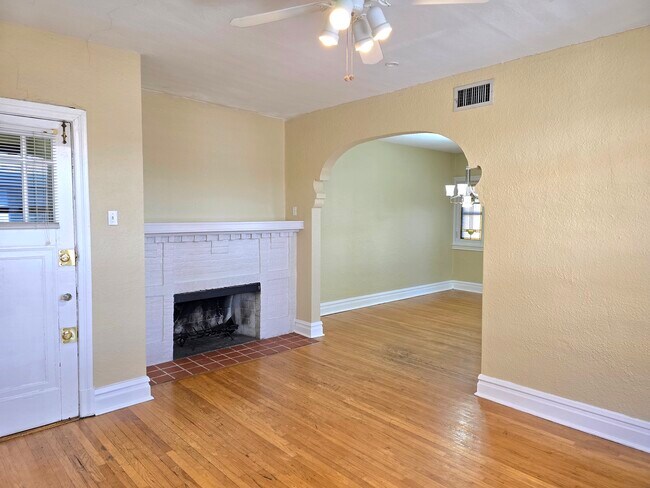 Foto del edificio - 7212 Forsyth Blvd