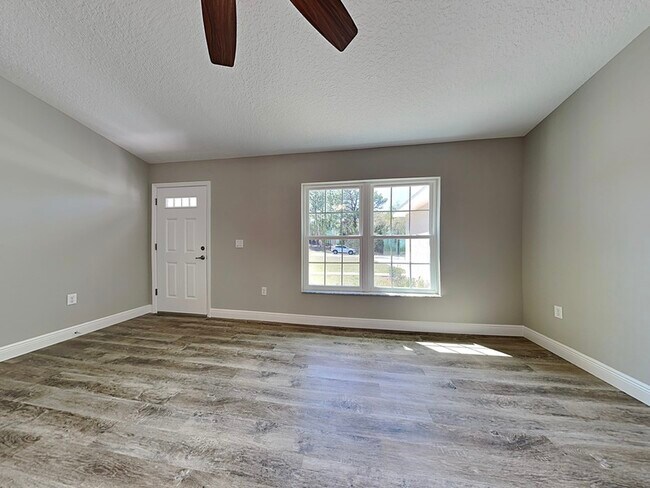 Building Photo - 10465 N Spaulding Dr