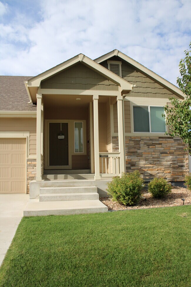 Building Photo - 262 Castle Dr