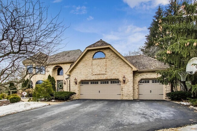 Building Photo - 347 Willowood Ln