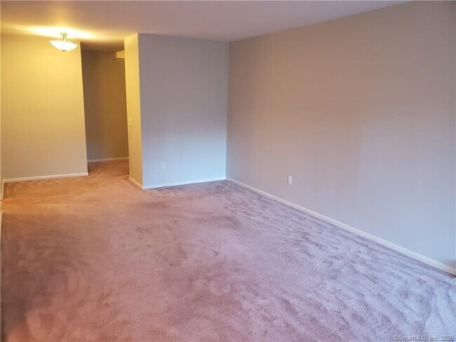 Building Photo - 7 Tara Dr