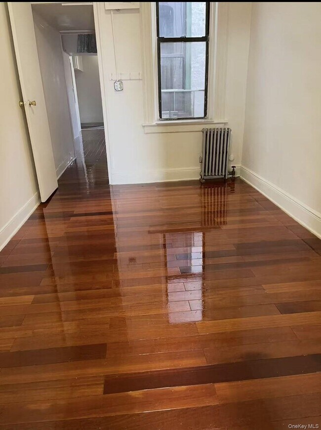 Foto del edificio - 185 Menahan St