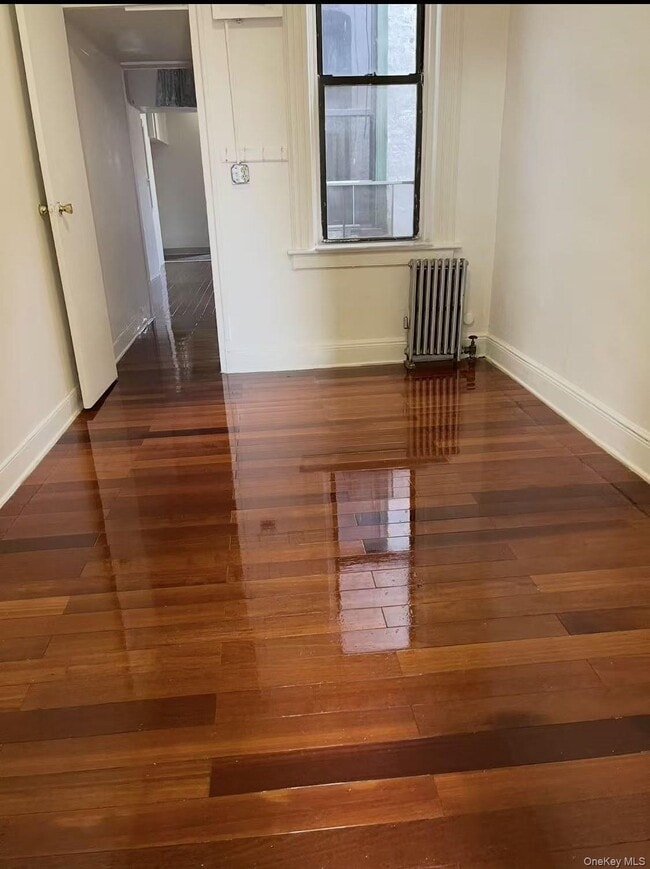 Building Photo - 185 Menahan St