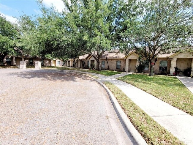 Building Photo - 2402 Tahiti Dr