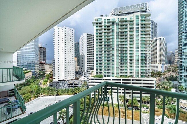 Foto del edificio - 1408 Brickell Bay Dr