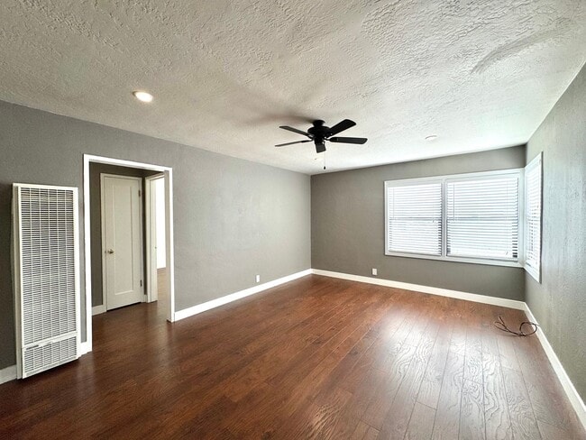 Foto del edificio - 3 Bedrooms, 1 1/2 Bathrooms, Classic Napa ...