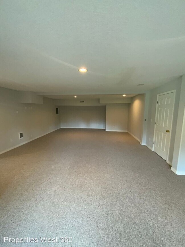 Building Photo - 1 br, 1 bath House - 30002 NE Walmer Rd.