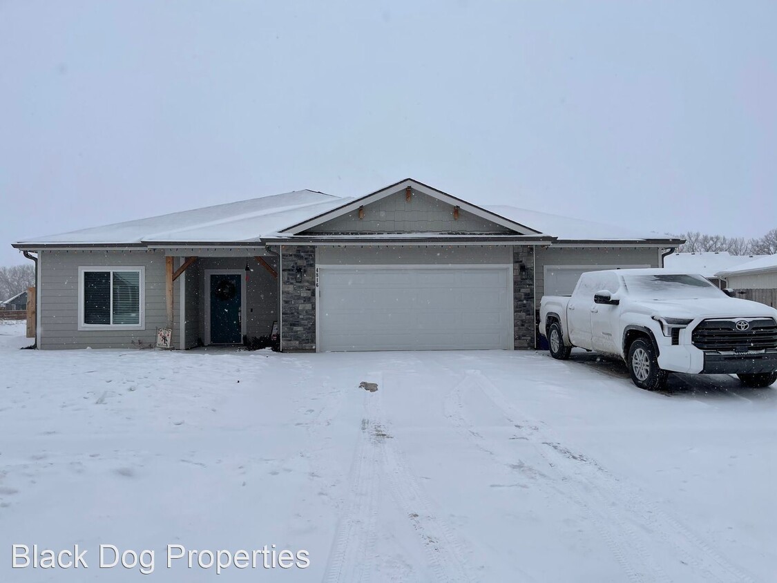 Foto principal - 3 br, 2 bath House - 4816 Plumthicket Drive
