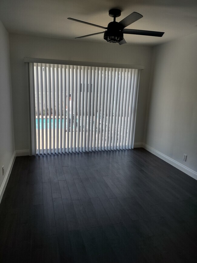 Comedor - 18318 Gresham St