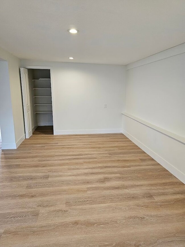 Building Photo - Furnished Crystal River Home