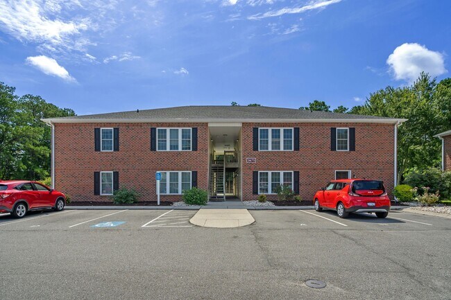 Foto del edificio - Waived app fees until tomorrow with this gorgeous 1100 square foot 2bd/2ba pet friendly apartment...