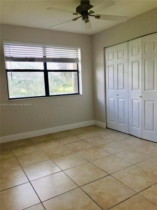 Foto del edificio - 565 NW 100th Pl