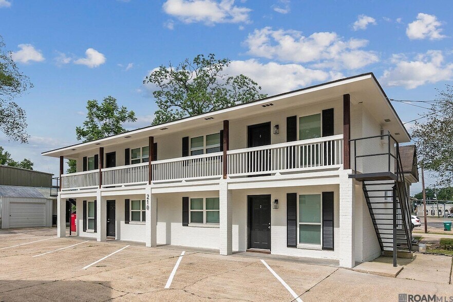 Foto principal - 210 Centerville St NE
