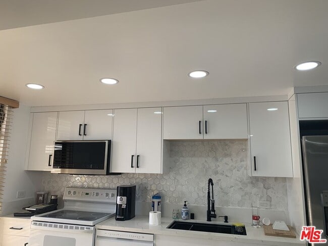 Foto del edificio - 4265 Marina City Dr