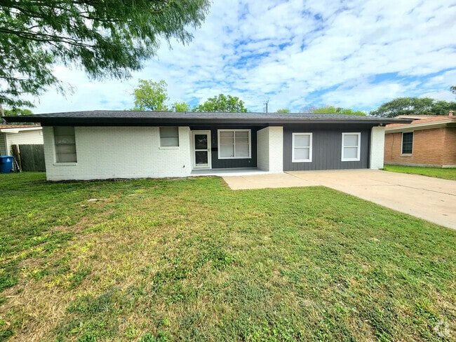 Building Photo - 1727 Austin St