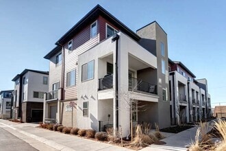 Building Photo - 4160 E Warren Ave