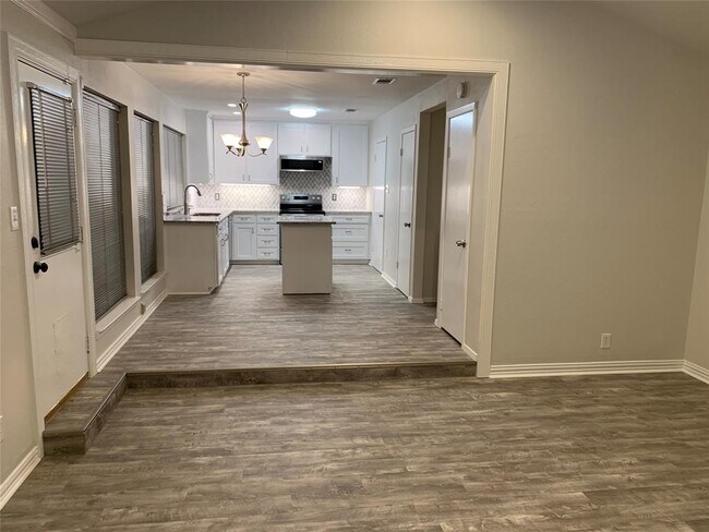 Foto del edificio - 2706 Monterrey St