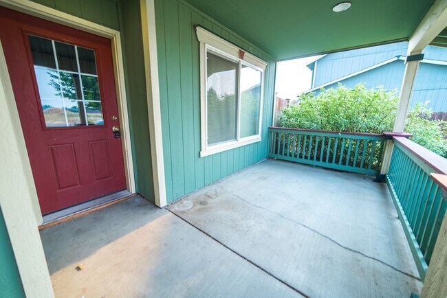 Building Photo - 4 Bedroom 2 Bath Home for Rent