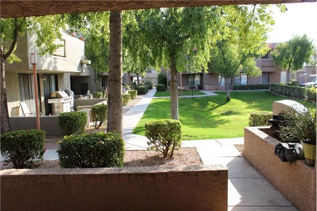 Building Photo - 885 N Granite Reef Rd