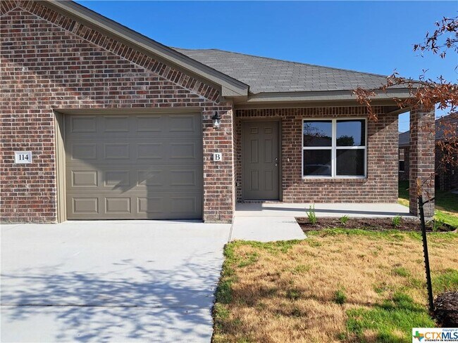 Building Photo - 114 Wind Ridge Dr