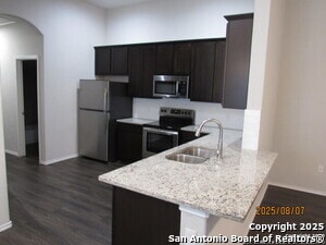 Foto del edificio - 619 Heathers Wy