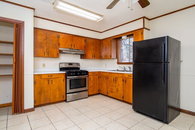 Foto del edificio - 6000 Larkspur Dr