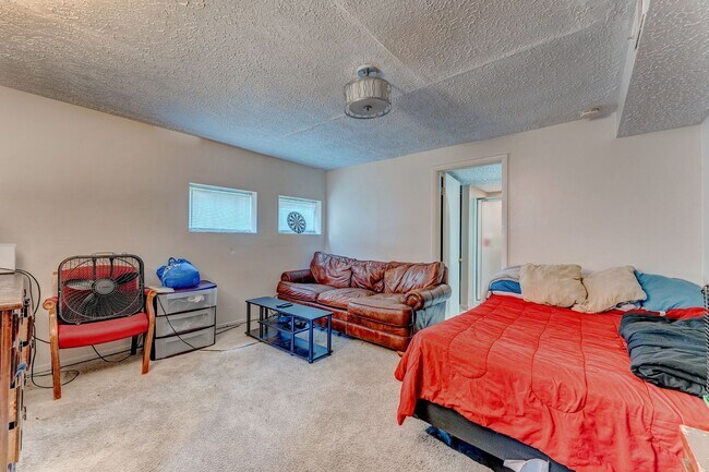 Foto del edificio - 1 Bedroom Near Downtown; includes Water/Se...