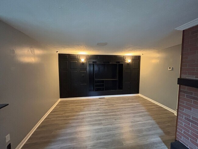 Building Photo - 3 bedroom 1.5 bathroom for rent in Arlington