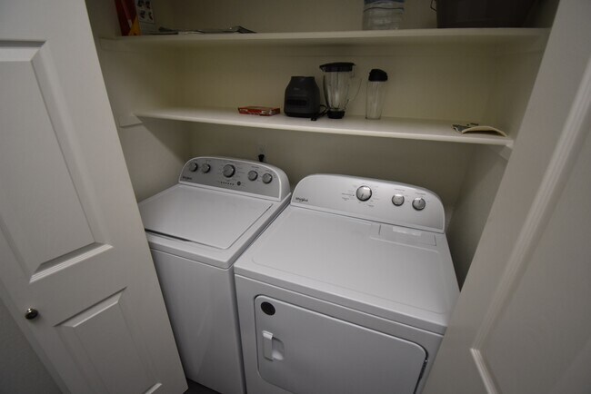 Foto del edificio - 1200 E River Rd