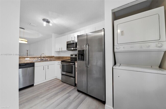 Building Photo - 2 br, 1.5 bath House - 14260 SW 121st Pl