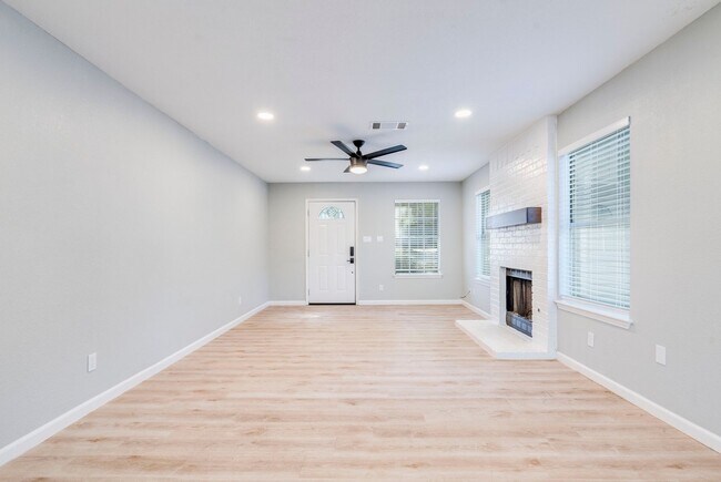 Foto del edificio - 13808 Lothian Dr