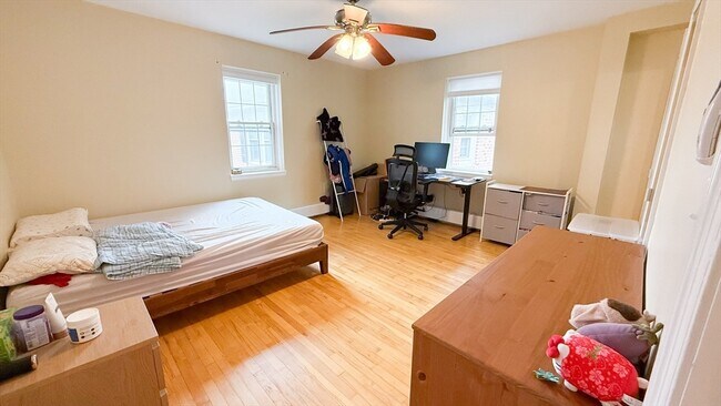 Foto del edificio - 21 Hammond Pond Pkwy
