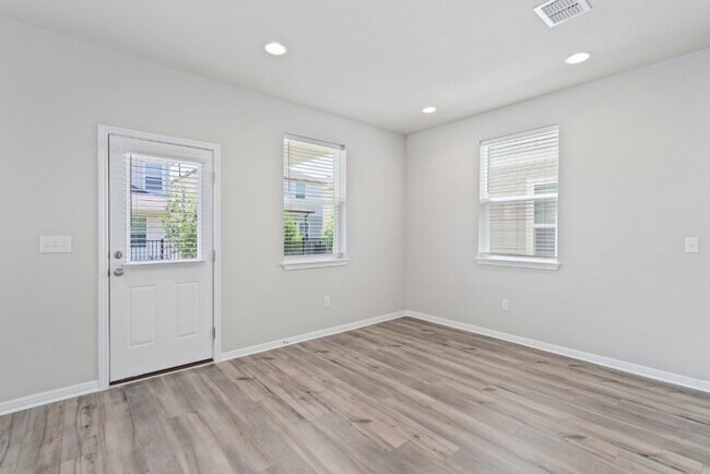 Foto del edificio - 10001 Dawn Pearl Dr #70, Austin, Texas 78748