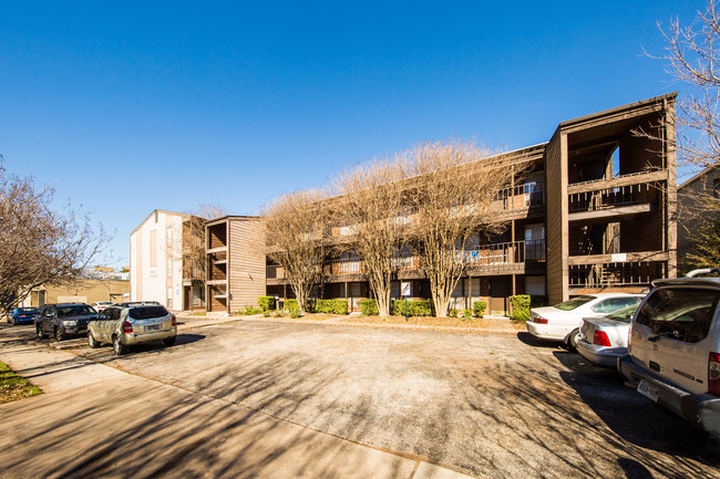 Building Photo - Pecan Square Apartments - Hyde Park