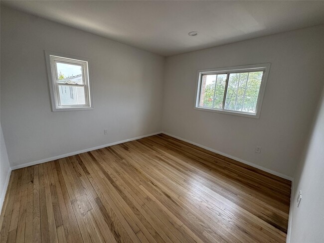 Building Photo - 2572 Merrick Rd