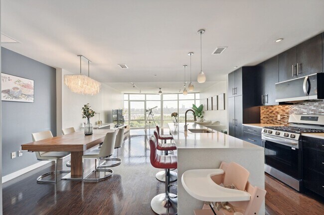 Foto del edificio - 100 Thompson Ln