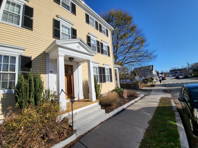Building Photo - 42 B Washington St