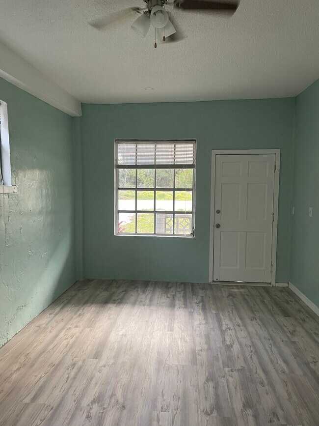 6730 Old Dixie Hwy, Apt 3, Vero Beach, FL 32967 Townhome Rentals in