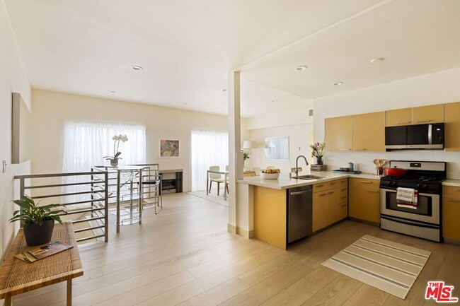 Foto del edificio - 1717 Malcolm Ave