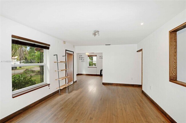 Building Photo - 221 Camilo Ave