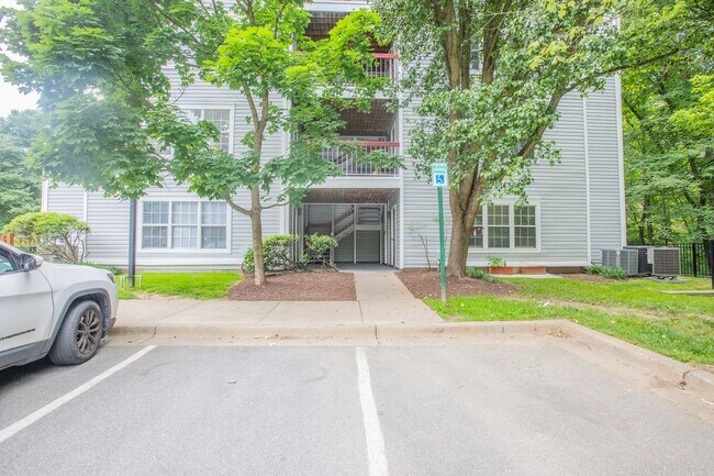 Building Photo - Lovely 2 BR/2 BA Condo in Gaithersburg!