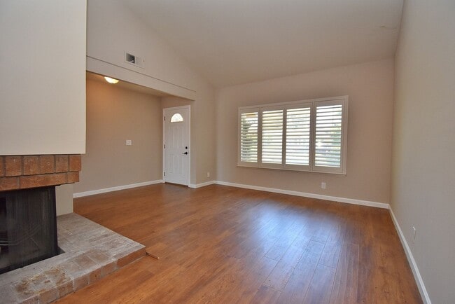 Building Photo - $3,990 - GORGEOUS 3 BEDROOM HOME IN THE MI...