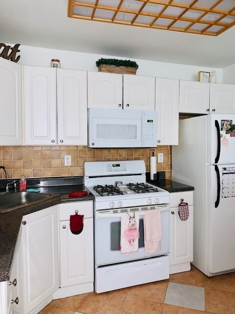 Building Photo - 455 5th St